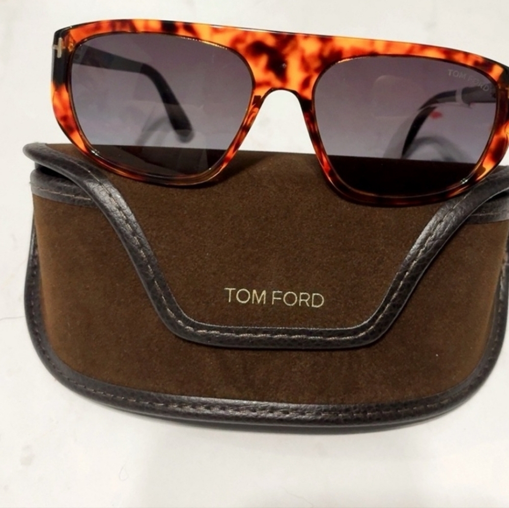 Tom Ford Tortoise Shell Sunglasses - Picture 4 of 6